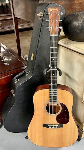 Martin & Co. Acoustic Guitar With Hard Carrying (1 of 13)