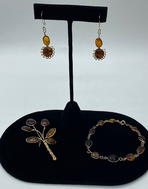 Collection of Gold & Amber Jewelry (1 of 7)