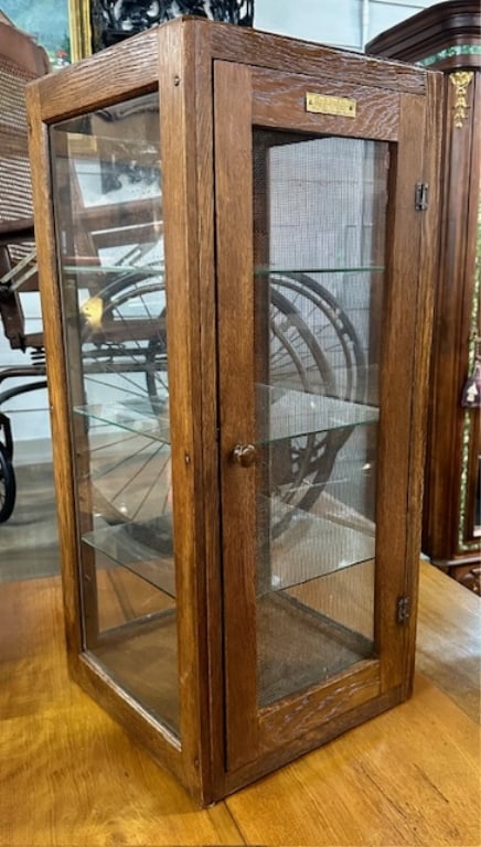 Columbus Show Cases Co. Display Case (1 of 7)