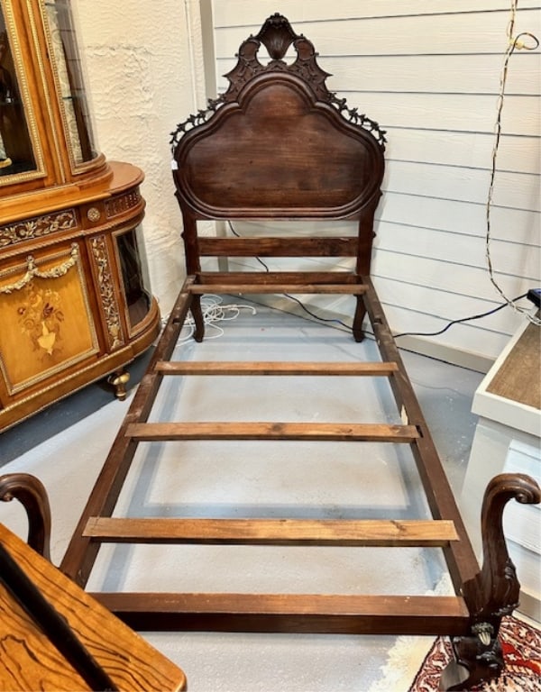 Antique French Style Carved Twin Bed: Antique French Style Carved Twin Bed. Missing 1 Slat. Approx. 65"h X 40'w X 78"l Photos Are Considered Part Of The Description And Condition.