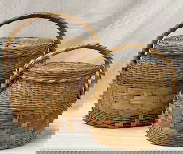 Pair of Vintage Handwoven Handled Baskets w/ lids: Pair of Vintage Handwoven Handled Baskets with Lids. Both are in nice condition for age. some wear. *Small Basket - Approx. 11"H. *Large Basket - Approx. 15"H. Photos Are Considered Part Of The