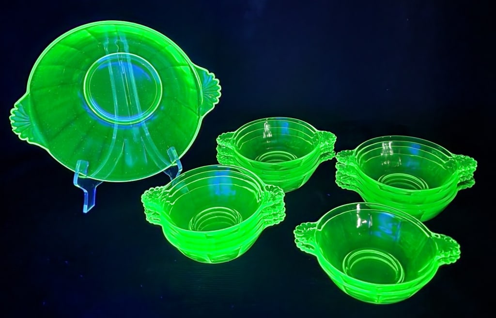 Vintage Uranium Green Glass Berry Bowl Set (1 of 6)