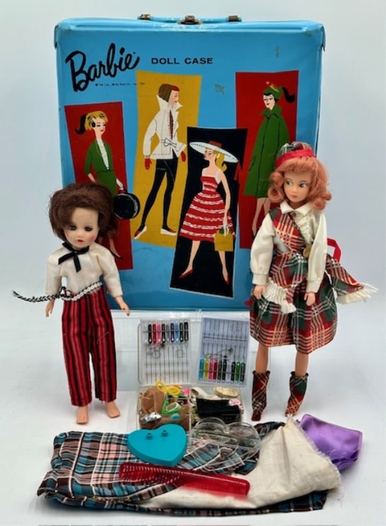 Vintage Barbie Doll Case, (2) Dolls, & Accessories (1 of 17)
