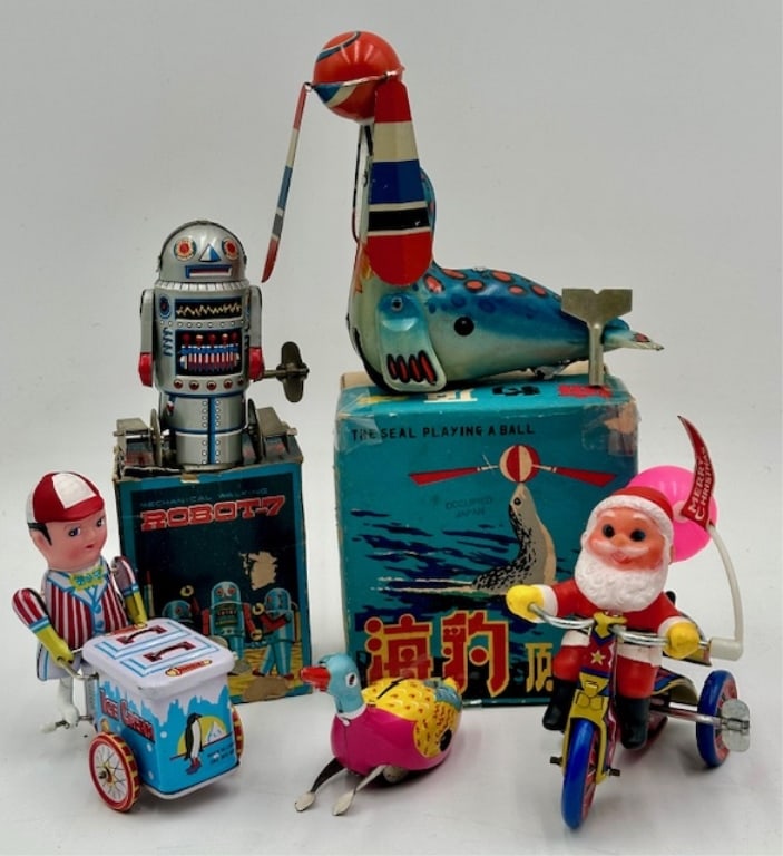 Collection of Vintage Windup Tin Toys (1 of 17)
