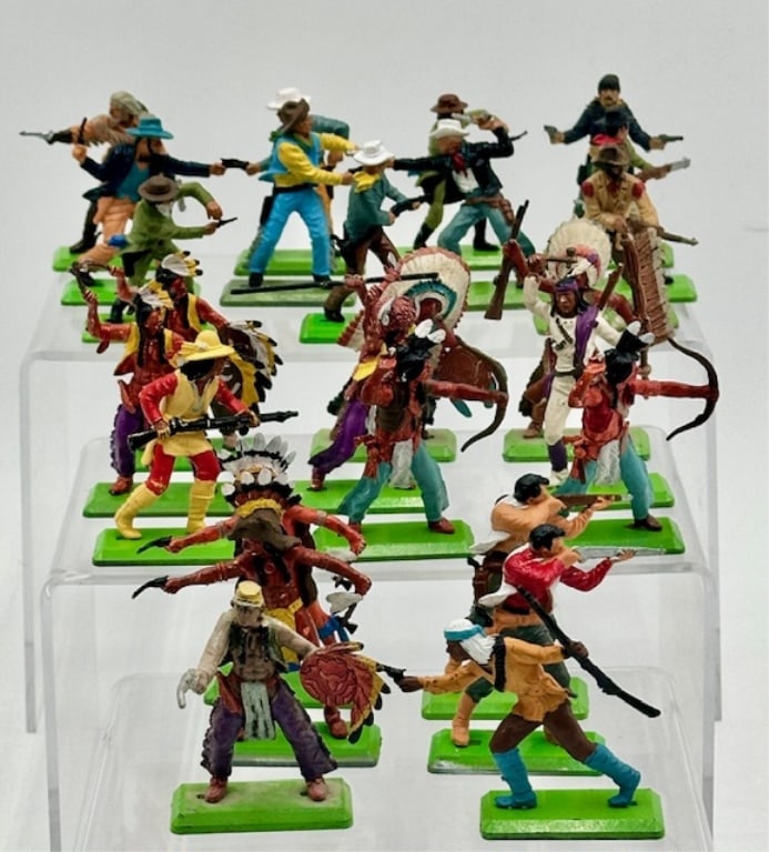 Assorted Britains Deetail Cowboys & Indians (1 of 12)