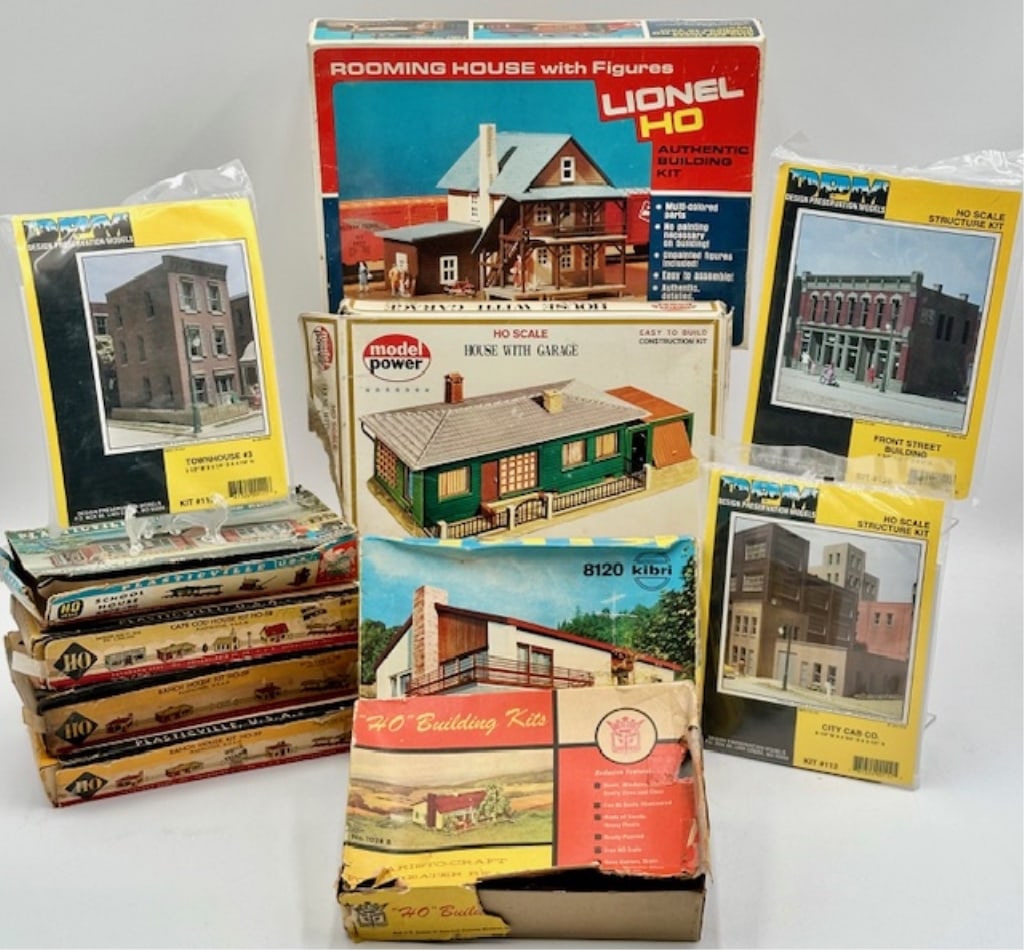 Lg. Assortment of HO Scale Models (1 of 20)