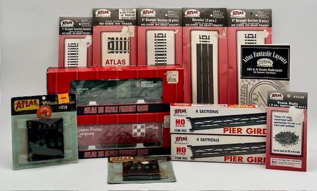Assorted Atlas Train Set Accessories (1 of 14)