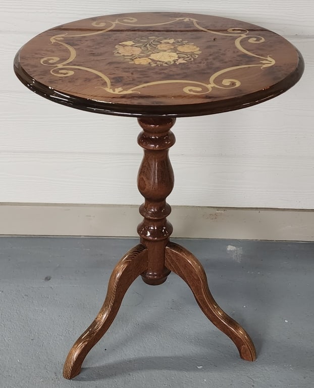 Beautiful Inlaid Italian Pedestal Table (1 of 6)