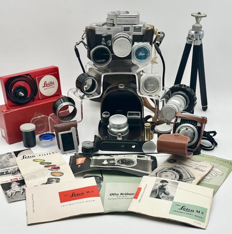 Vintage German Leica M3 35mm Camera & Accessories (1 of 20)