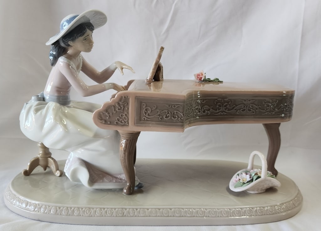 Large Lladro "Spring Recital" Porcelain Figurine (1 of 12)