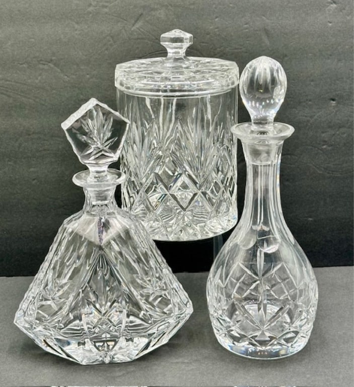 2 Beautiful Crystal Decanters & Biscuit Jar (1 of 12)