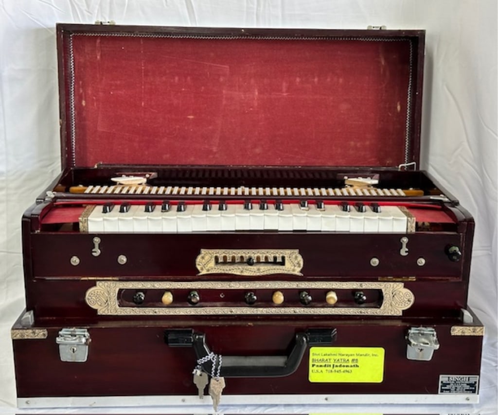 Vintage Singh Scale Changer Harmonium (1 of 20)