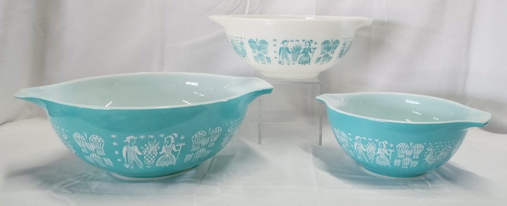 Set of 3 Vintage Pyrex Cinderella Nesting Bowls (1 of 10)