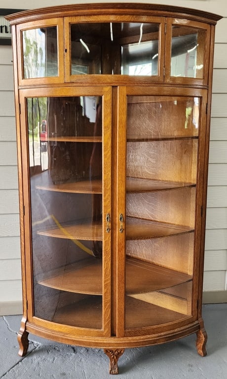 Gorgeous Vintage Oak Bow Front Corner Curio (1 of 4)