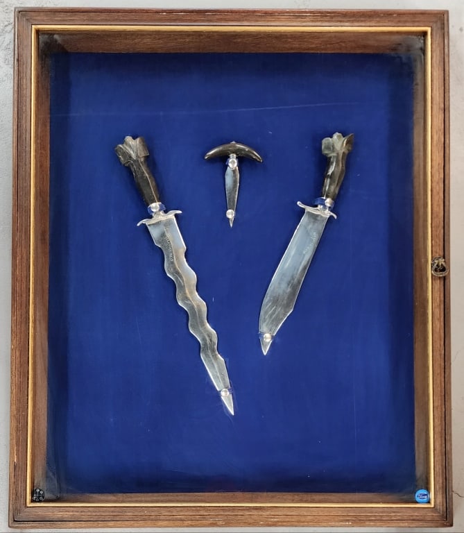 3 Vintage Negrito Bolo Knives in Display Box (1 of 10)