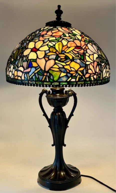 Beautiful Signed Dale Tiffany Leaded Glass Lamp (1 of 15)