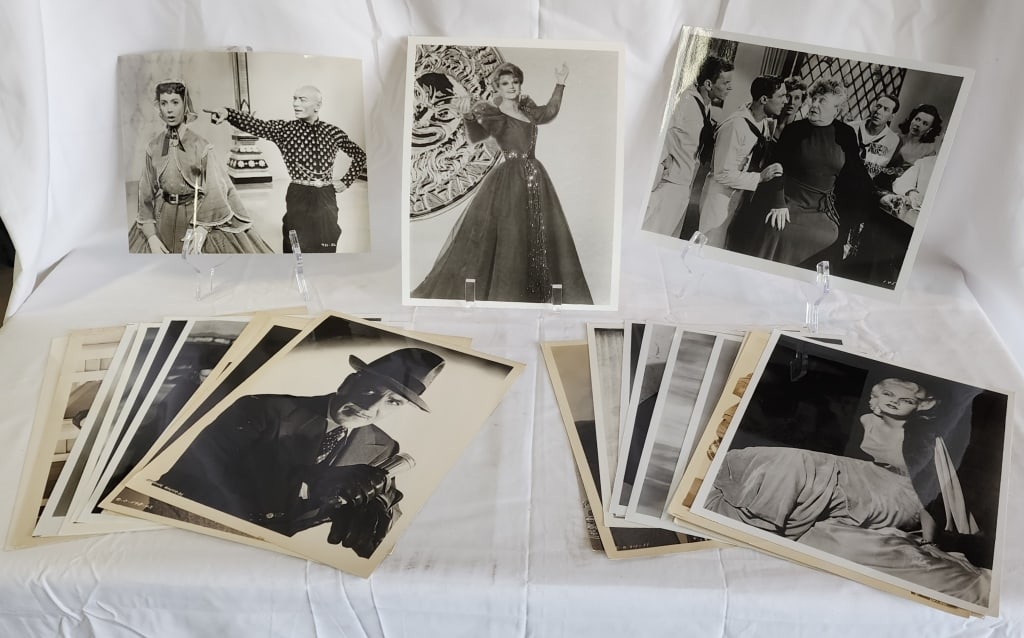 Vintage Gustavo Parras B&W Film Photos (1 of 7)