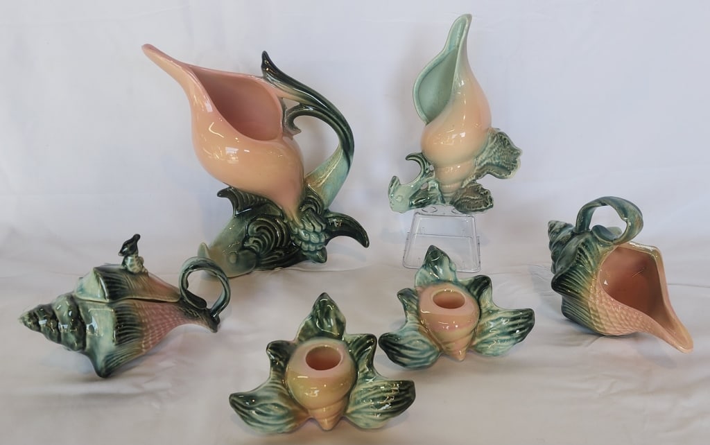 Collection of Assorted Vintage Hull Pottery (1 of 10)