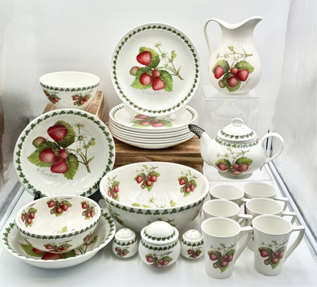 24 Piece Portmeirion Strawberry Fair Collection (1 of 20)