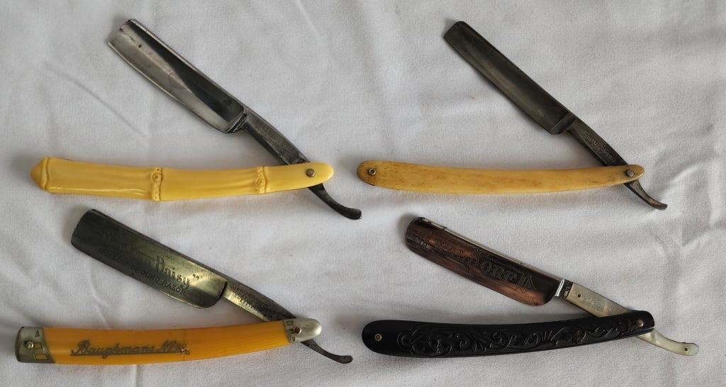 Collection of Vintage Straight Razors w. Boxes (1 of 11)