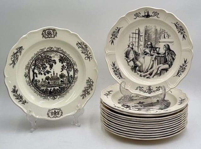 Wedgwood Commemorative Bicentennial Plates: 14pc Wedgwood commemorative bicentennial plates. Set includes the 13 original states and the governor's palace. 9" plates. Photos are considered part of the condition and description. R