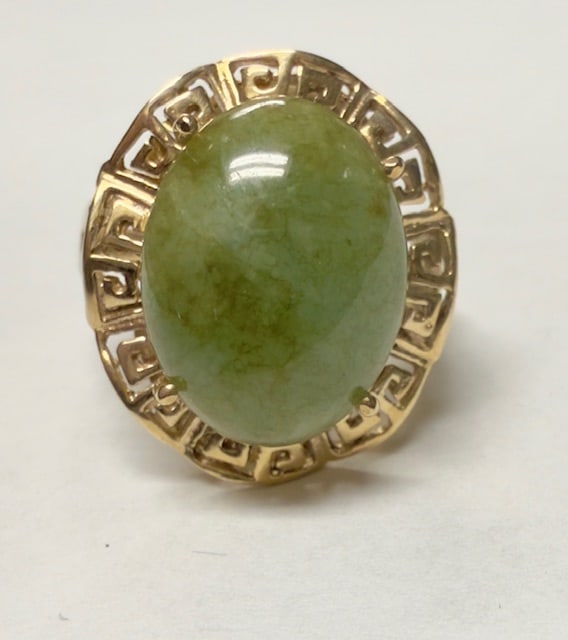 Beautiful 10k Jade Ring - 5.7g TW (1 of 8)