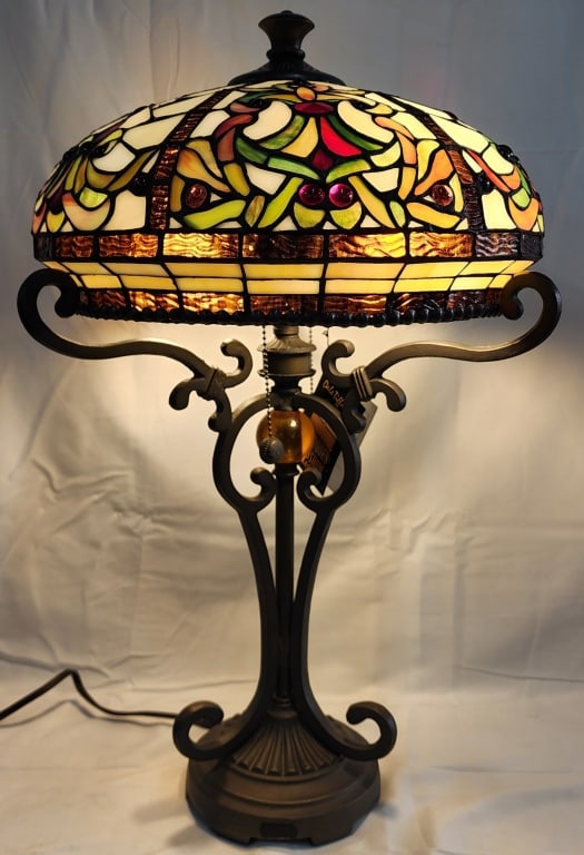 Beautiful Dale Tiffany Stained Glass Table Lamp: Beautiful Dale Tiffany stained glass table lamp. Dual lighted. Antique Road Show collection. In working condition. Approximately 25"h. Photos are considered part of the condition and description. 413-
