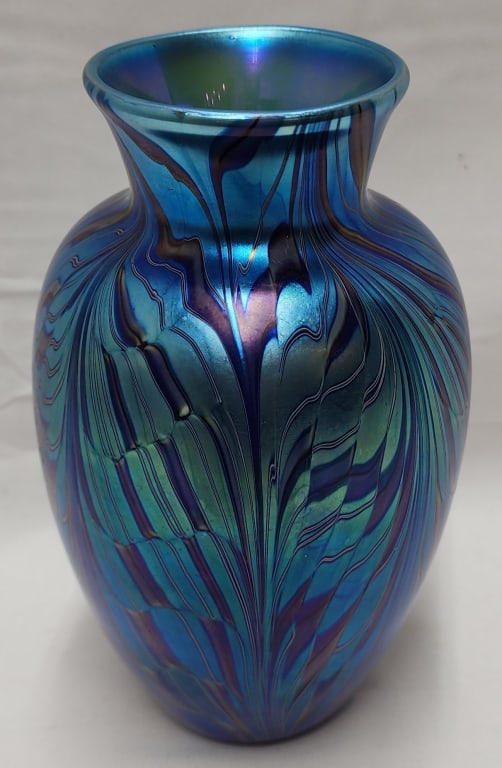 Beautiful Orient & Flume Iridescent Art Glass Vase (1 of 7)