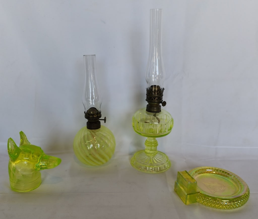 Assorted Vintage Uranium Glass Table Accessories (1 of 7)