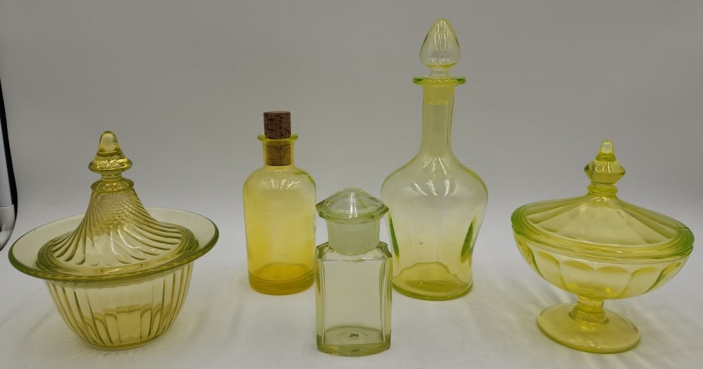 Assorted Vintage Uranium Glass Collectibles (1 of 5)