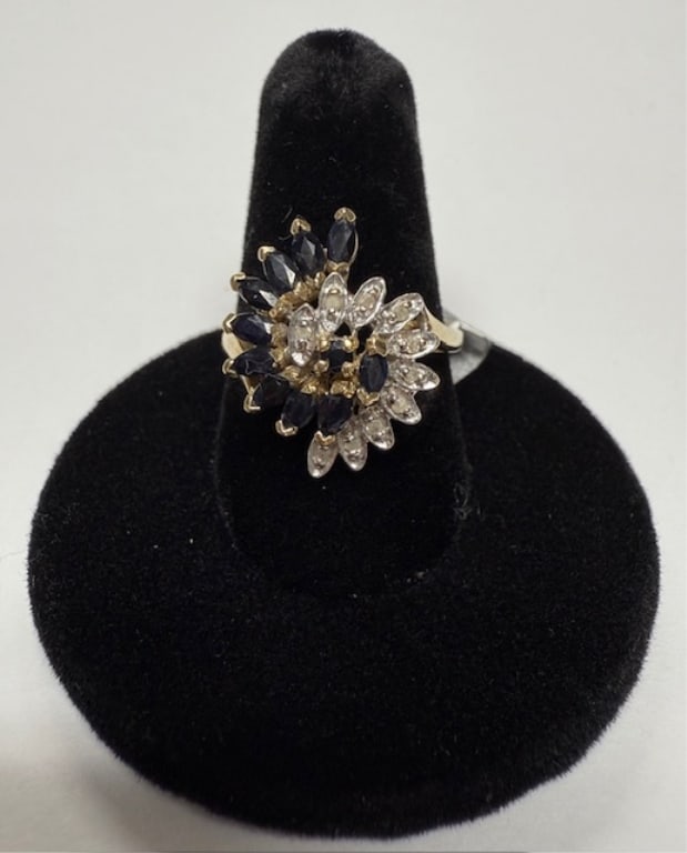 Beautiful 10k Sapphire and Diamond Ring - 4.1g TW (1 of 8)