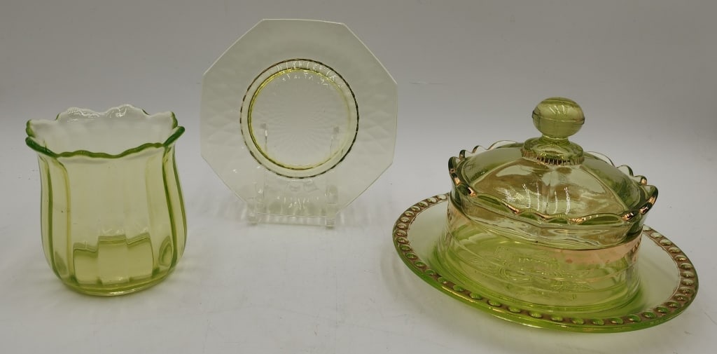 Collection of Vintage Uranium Glass Collectibles (1 of 7)