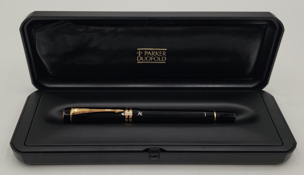 Parker Duofold International Fountain Pen with 18k Nib (1 of 8)