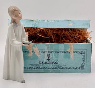 Vintage Retired Lladro Girl With Candle