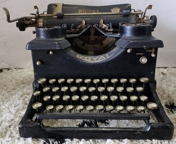 Antique Royal No. 10 Typewriter