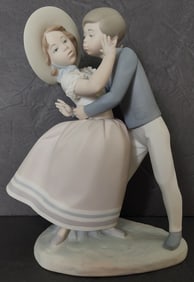 Beautiful "Waltz Time" Lladro Porcelain Figure