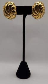18k Shell Design Clip On Earrings - 22.6g
