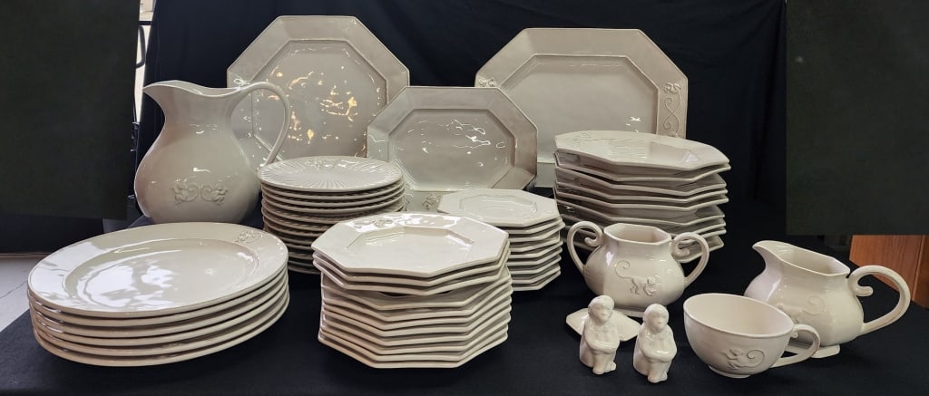 Juliska Octavia Petite Singe Dinnerware Collection (1 of 7)