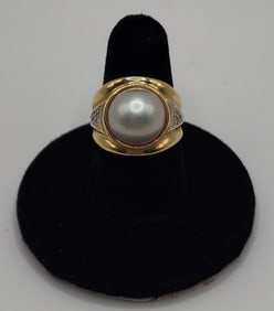 14k Pearl and Diamond Ring - 8.2g TW