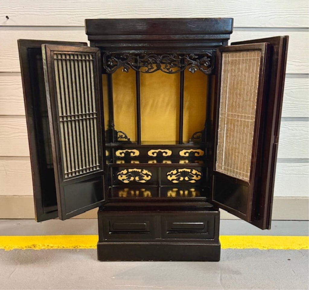 Vintage Japanese Lacquered Wood Buddhist Alter (1 of 12)