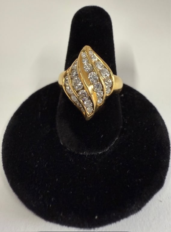 Stunning 18k Diamond Ring - 11.1g TW (1 of 10)