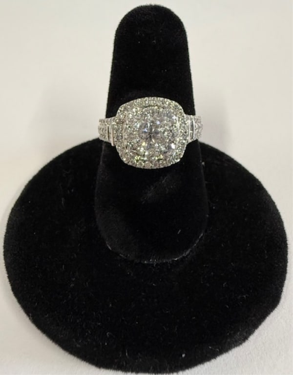 Beautiful 10k White Gold Diamond Ring - 4.5g TW (1 of 10)