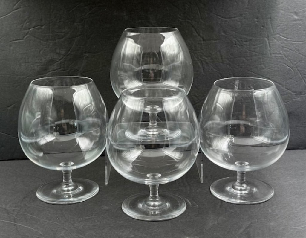 4 Steuben Crystal Brandy Snifters: 4 Steuben crystal brandy snifters. Bottoms marked with single 'S'. No chips or cracks. Approximately 6"h. Photos are considered part of the condition and description. 311-1