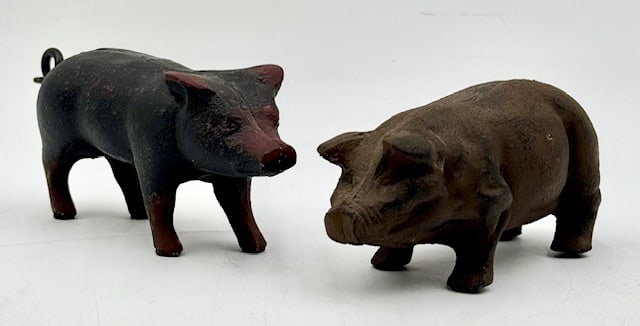 Pair Small Vintage Cast Iron Pigs (1 of 9)