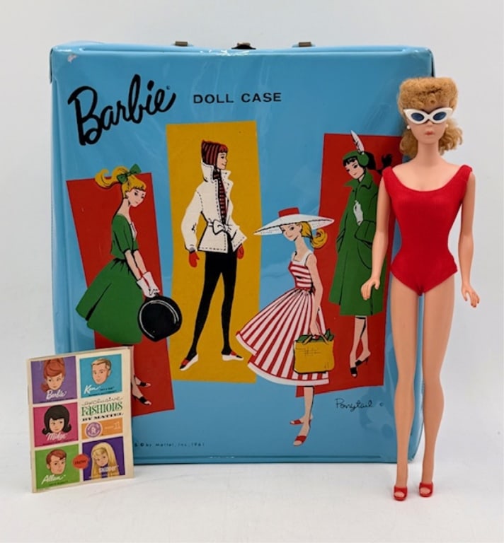 Vintage Mattel Barbie Doll w. Barbie Carrying Case (1 of 14)