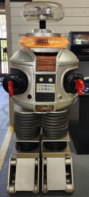 Full Size Lost In Space B-9 Replica Robot (1 of 10)