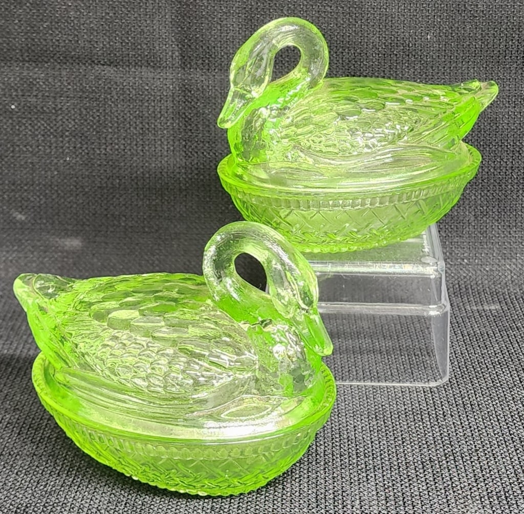 Westmoreland 'Hen on Nest' Uranium Trinket Dishes (1 of 7)