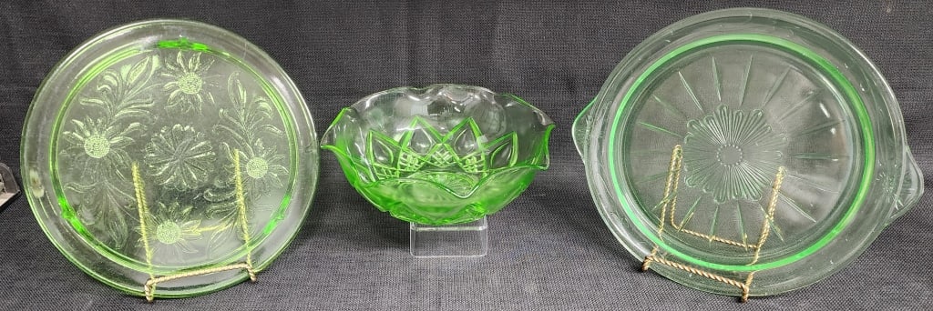 3pc Collection Uranium Glass Plates & Bowl (1 of 8)