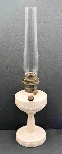 Vintage Aladdin Lincoln Drape Oil Lamp (1 of 15)