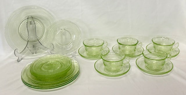Anchor Hocking Roulette Green Uranium Glass (1 of 6)
